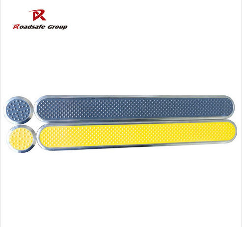 Latest company news about ROADSAFE warna kuning indikator sentuh paving 304/316 indikator strip strip permukaan plastik