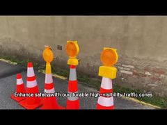 Kerucut lalu lintas dan lampu peringatan